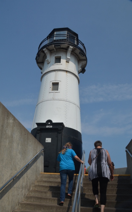 the Duluth lighthouse